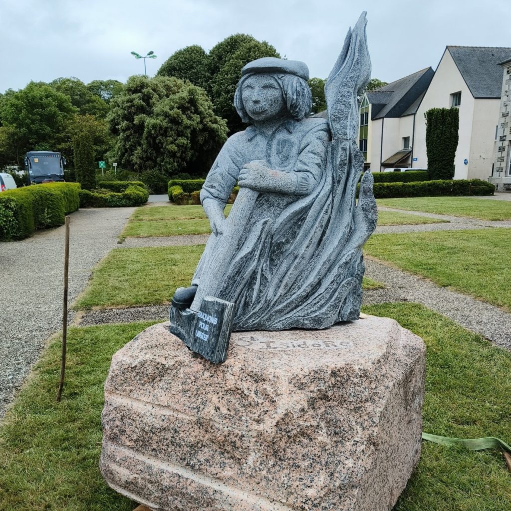Margot Lasalle - Saint Isidore redim - Rencontres sculpture 2025 - Fougères - La Chapelle de la Verrerie
