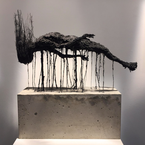 Shadow n°9_Chanvre plâtre teinté acier béton 2023_2 Yann Yvinec - La Chapelle de la Verrerie - rencontres de sculpture 2026 - Fougères